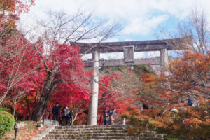 竈門神社の紅葉の写真