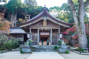 竈門神社の紅葉の写真