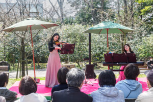 石橋文化センターのガーデンコンサートの写真