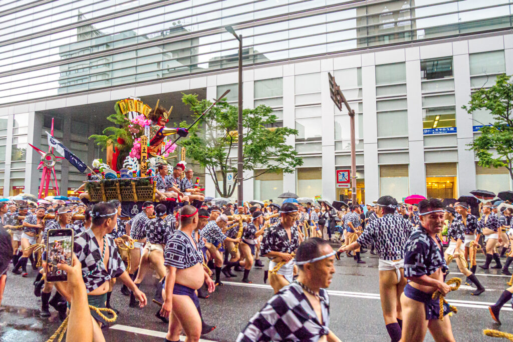 土居流の集団山見せの写真