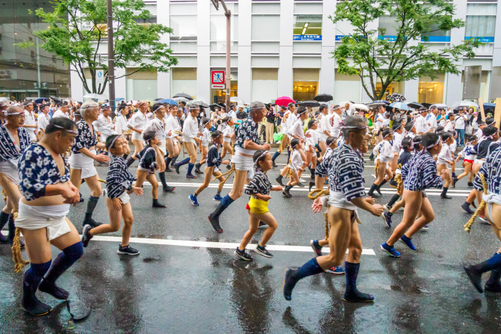 恵比寿流の集団山見せの写真