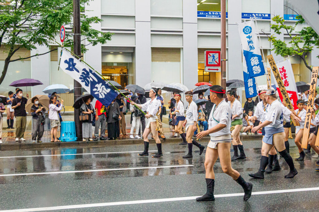 中洲流の集団山見せの写真